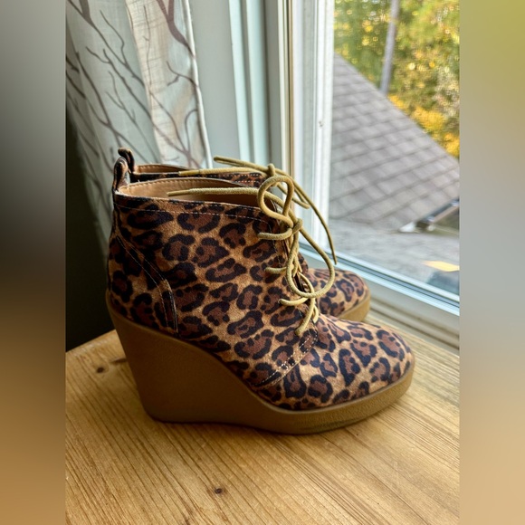 Jessica Simpson Cheetah Booties 8 - Picture 2 of 6
